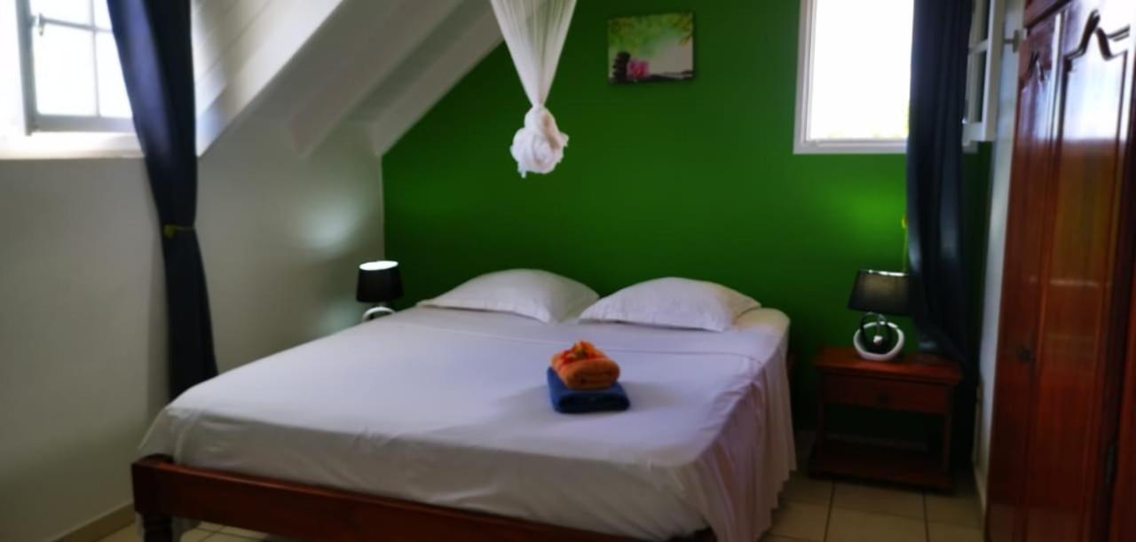 Les Petites Fleurs De Poirier Villa Bouillante Kamer foto