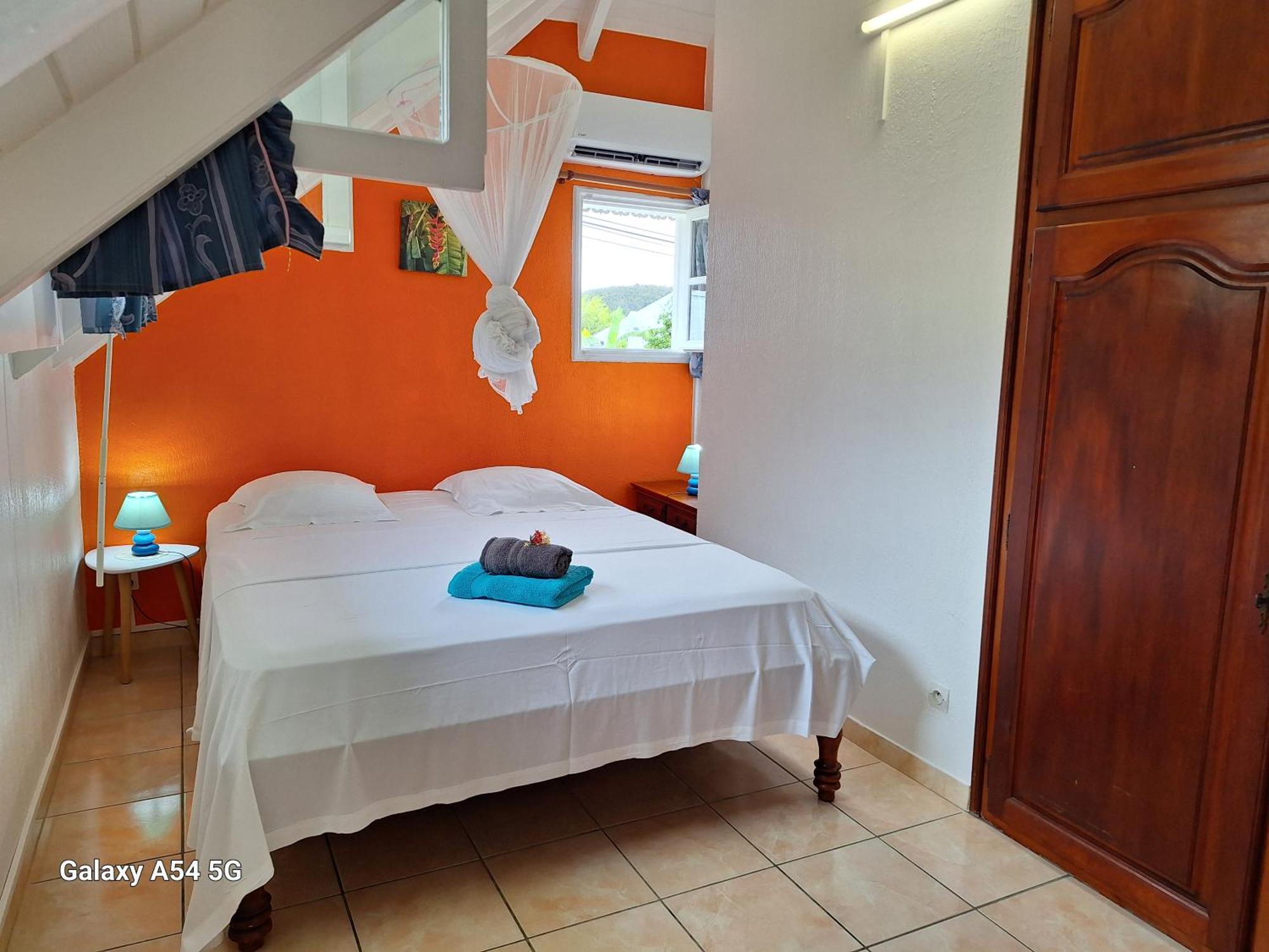 Les Petites Fleurs De Poirier Villa Bouillante Kamer foto