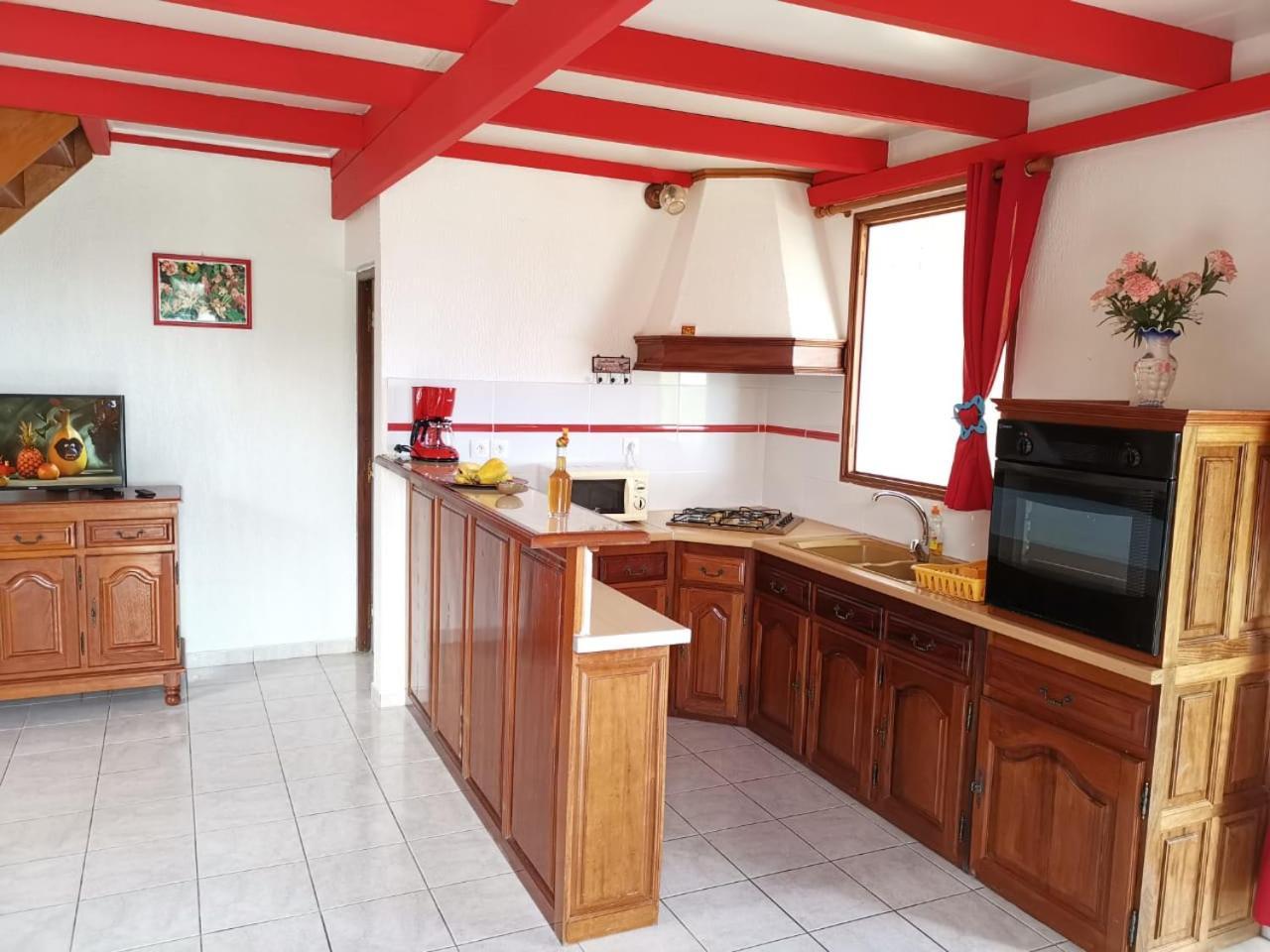 Les Petites Fleurs De Poirier Villa Bouillante Kamer foto