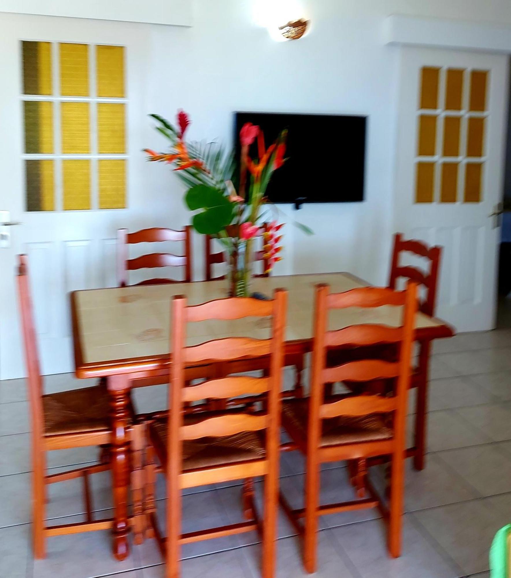 Les Petites Fleurs De Poirier Villa Bouillante Kamer foto