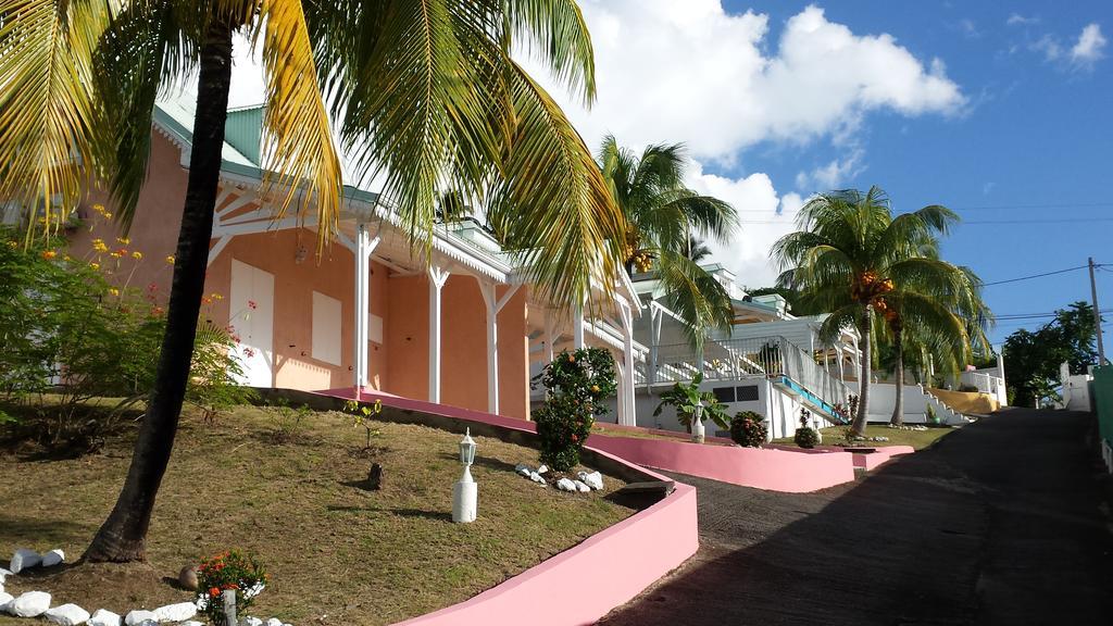 Les Petites Fleurs De Poirier Villa Bouillante Buitenkant foto